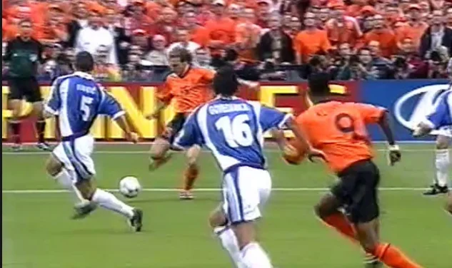 Queste sono le vittorie dell'Olanda, che fanno celebrare tutti gli albanesi: i Campioni del Mondo 1998 e gli Europei 2000
