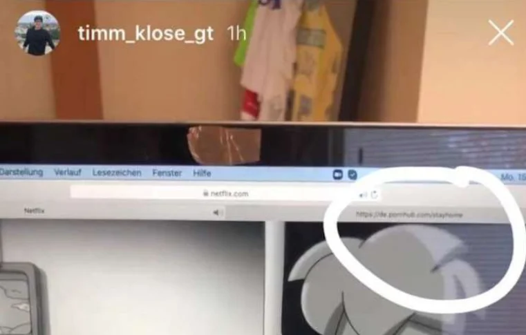 Renowned English club footballer accidentally publishes photos with the page of Pornhub open