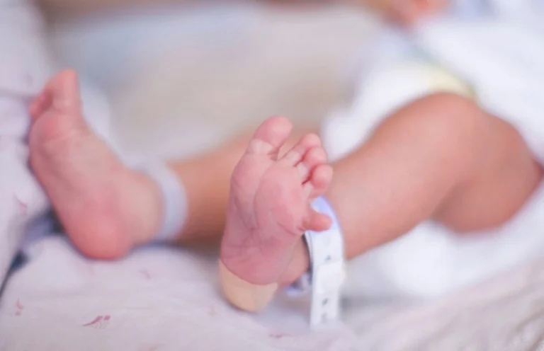 Un bébé de cinq mois infecté par le coronavirus s'aggrave, envoyé à CKUK