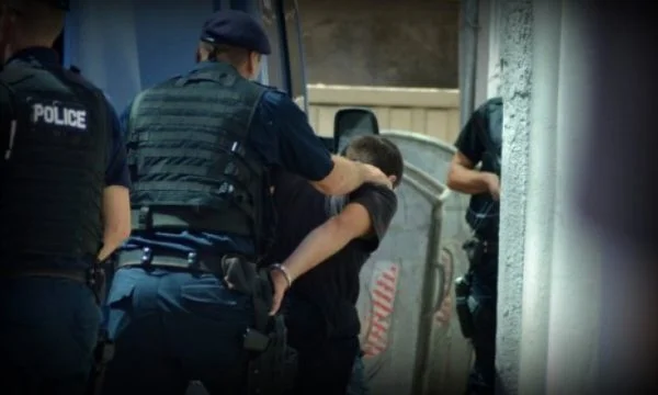 Forger des preuves de libre circulation, la police arrête deux personnes à Pec