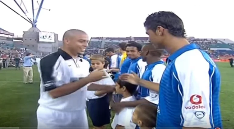La primera y única vez que vimos a dos Ronaldo en el mismo campo.