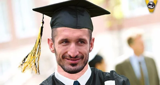 Chielin took advantage of his diploma, played the boss's role in lowering wages