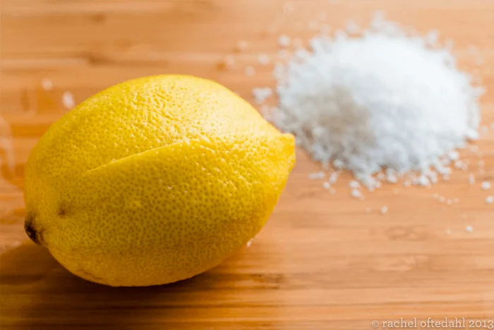 Lemon et sel, voilà comment vous sortez votre mal de tête dans quelques minutes.