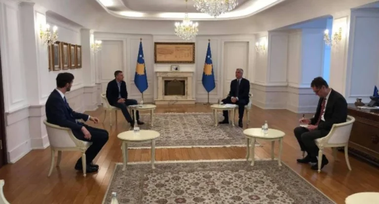 La reunión de Thaci-Vessel comienza