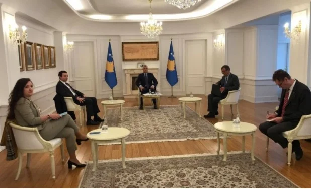 La reunión de Thaci Kurti comienza