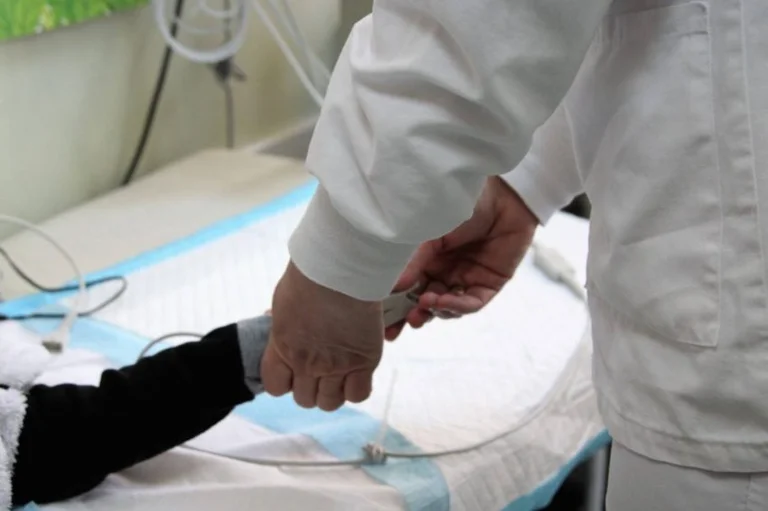 World-renowned physician operates patients at QKUK