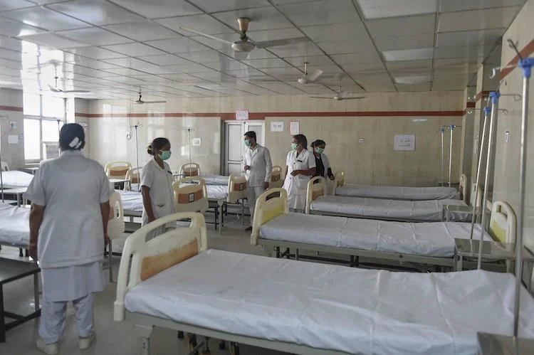 O B S: Stop using masks if you are not sick, doctors need more