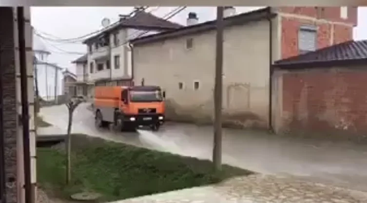The streets of Topanica village are disinfected after infecting a person with coronarys
