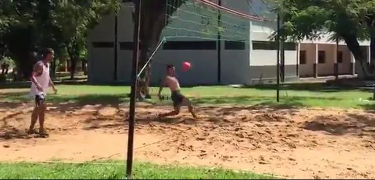 Ronaldinho continue à donner un spectacle en prison
