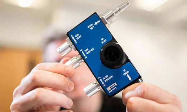 Los ingenieros de Mercedes producen un nuevo equipo de respiración por sólo cuatro días