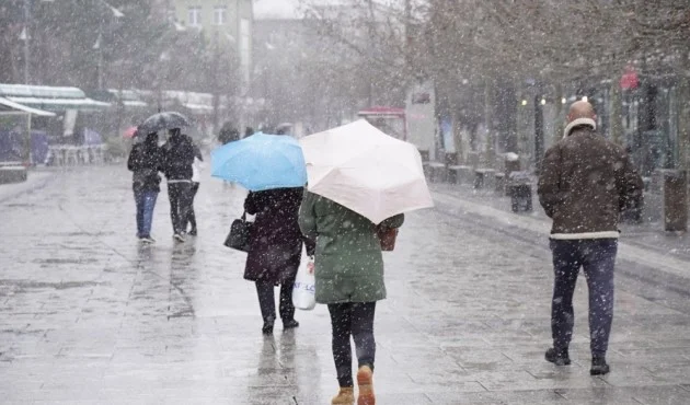 Abril primer día con lluvia y nieve