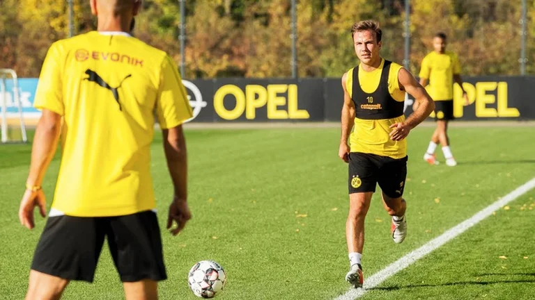 Borussia Dormund may return to training but with couples to avoid contact