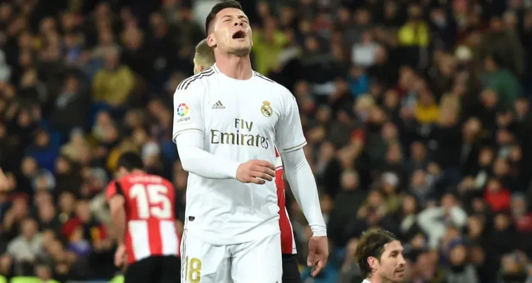 Jovic fait un ukkarej, un vrai footballeur met en danger la prison en Serbie
