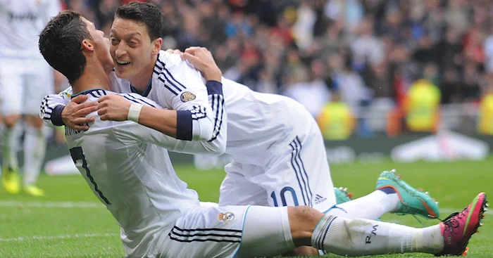 Time that's hard to forget, see the goals from perfect Ronaldo Ozil