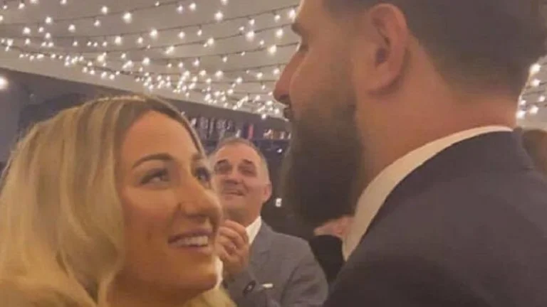 Erzina exprime publiquement son amour à McKresha