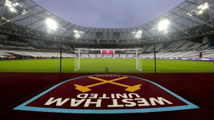 Conduis Londres, huit joueurs de West Ham auraient le coronavirus.