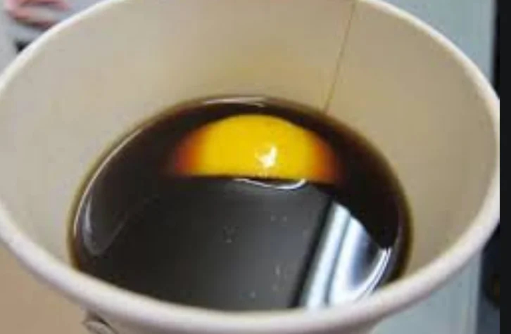 Perché molte persone consumano il caffè al limone?