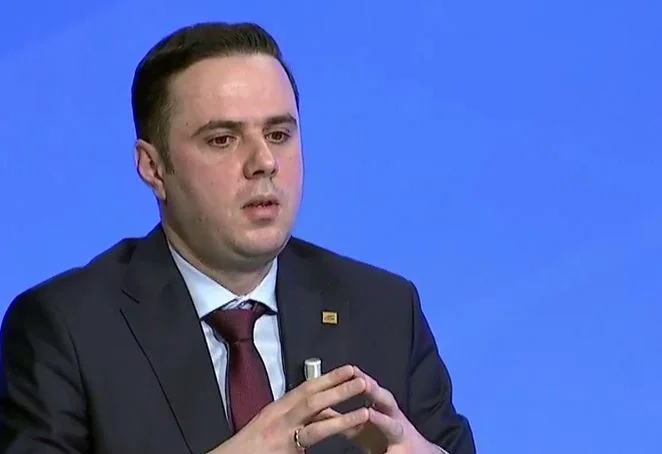 Abdixhiku: Nuk merrem me deklaratat e Albulena Haxhiut e Liburn Aliut, por me ato të VV’së
