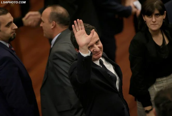 Dice la Constitución: Después de la moción, no el gobierno en el cargo, sino el Gobierno en dimisión