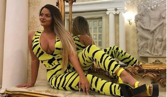 Enca dalla quarantena: è un peccato avere tutta questa bellezza in casa.