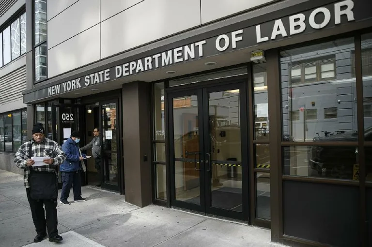 In America, unemployment erupts after the Coronavirus outbreak: Economists say “ky is just the start”