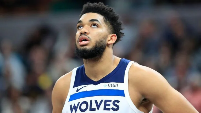Painful, giocatore di basket NBA con lacrime agli occhi mostra sua madre in coma dal Coronavius