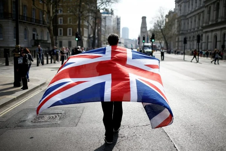 British diplomat dies after coronavirus is diagnosed