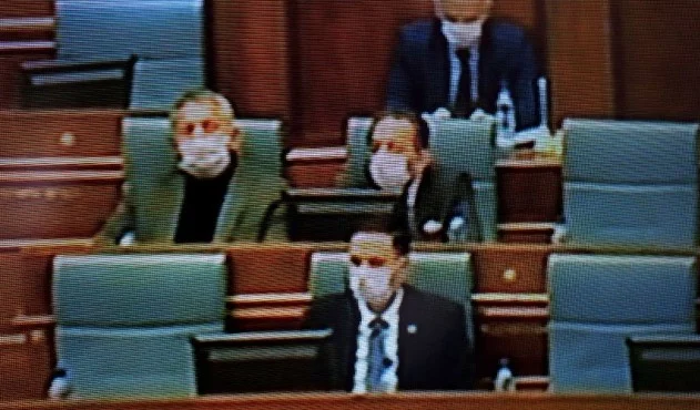 Two government ministers respect the decision, keep their distance to the Assembly