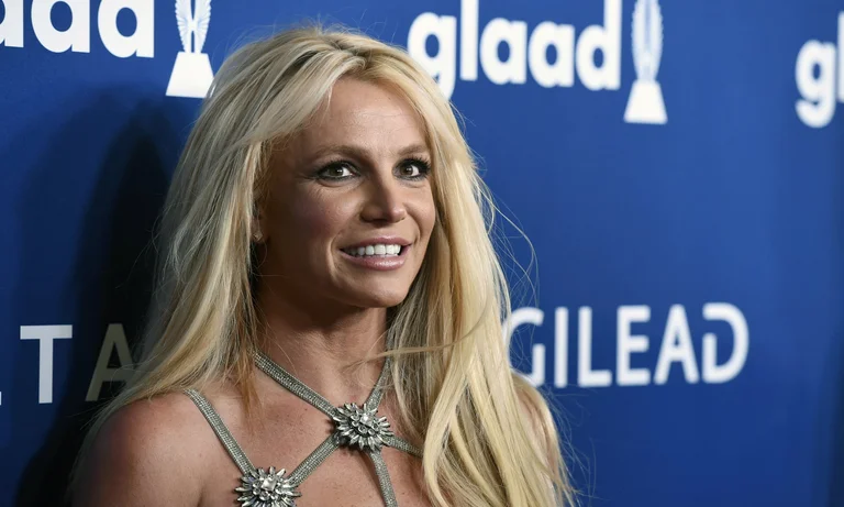 Commander Britney Spears! Pop-star Calls for Protests, Redealing of Wealth
