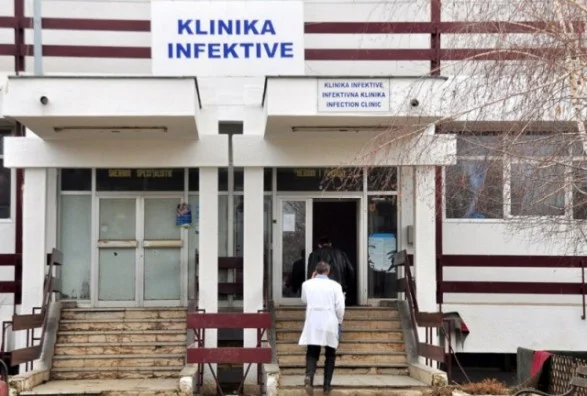 Eight coronary patients in oxygen therapy, others stable