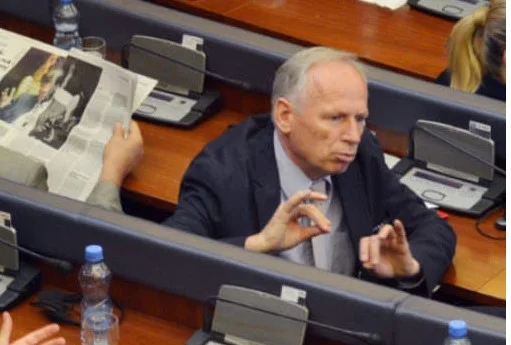 LDK MP returns e-mail to VV) militants