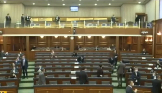 C'est toujours en session, en raison du contrôle coronaire.