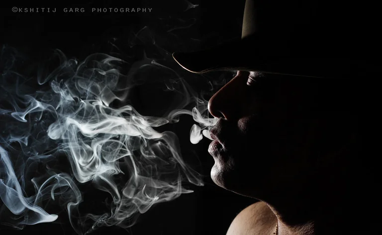 The cigarette smoke is killing a million people, not smokers a year, the impending danger of all