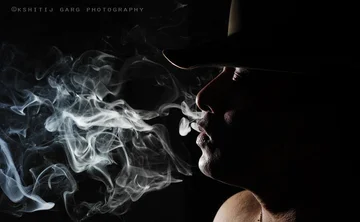 The cigarette smoke is killing a million people, not smokers a year, the impending danger of all