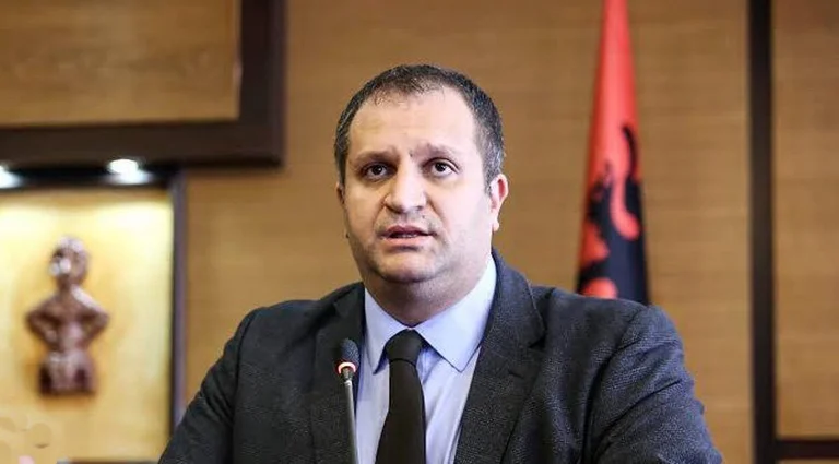 Shpend Ahmeti parle de l'état de corruption affecté par Pristina