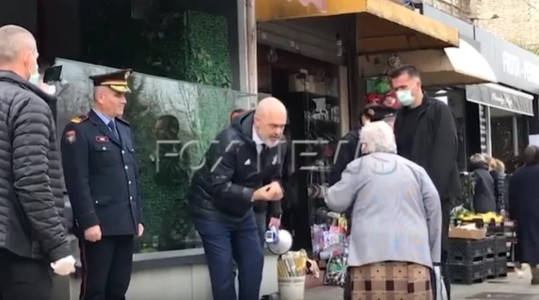 Edi Rama rages and screams to the elderly on the street: “Go on, don't go on, go”