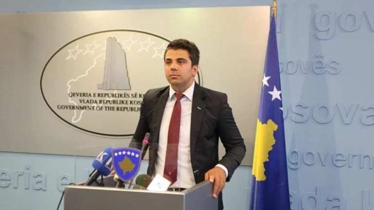 Këshilltari i presidentit, Apostolovës: Përkraheni Kosovën njëjtë si Serbinë, me vepra e jo me fjalë