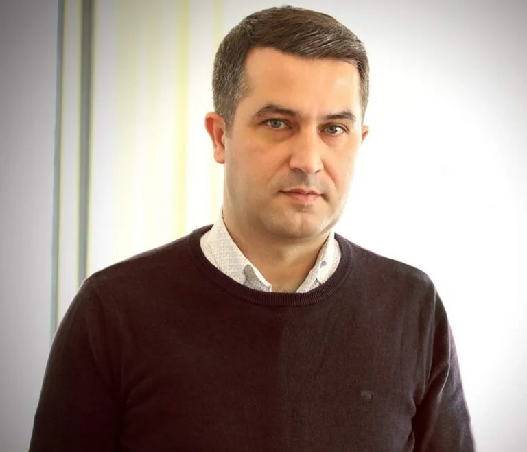 Thaci asesor ridiculiza Rexhep Selim