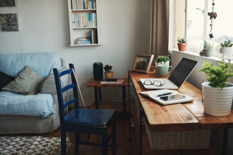 Wenn Sie mit Computern zu Hause arbeiten, achten Sie auf Ihren Rücken