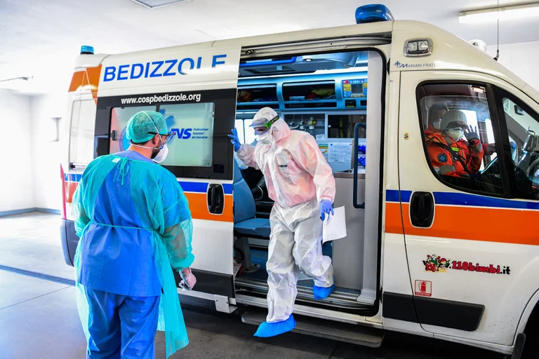 Italian athlete voluntarily becomes an ambulance driver because of the Coronavirus