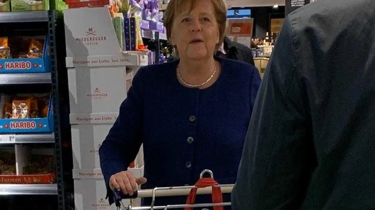 Edhe në kohën e pandemisë, Merkel shkon vetë të bëjë pazar