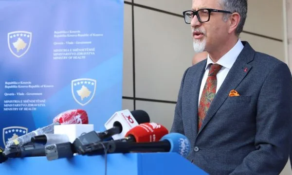Ministri Vitia: Akoma asnjë bari nuk është treguar i suksesshëm për koronavirusin, andaj rrini në shtëpi mbani higjienën