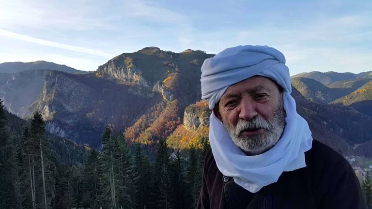 Çun Lajçi i shkruan Kadri Veselit: Zor po m’vjen me t’lavdua, por ti dole burr burrash