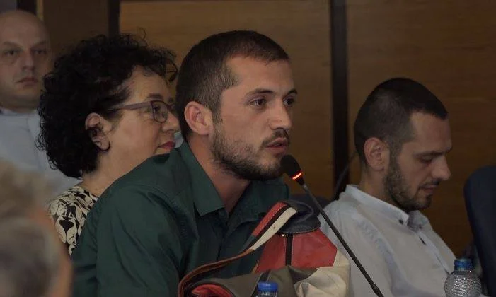 Asambleisti i VV’së rrezikon shëndetin publik, bënë thirrje për protesta në Prishtinë