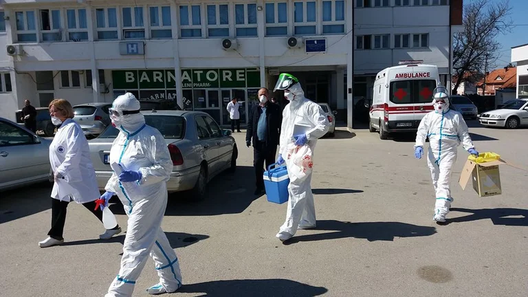 Një javë pas izolimit, testohet ekipi mjekësor i Vitisë