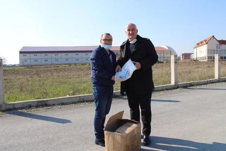 Gjilani ndihmon Vitinë me rroba mbrojtëse kundër Covid-19
