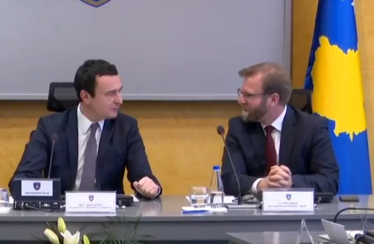 Ka tri shtëpi, dy banesa dhe tri vetura audi A8, A4, A3: Por, Haki Abazi akuzon dikë se është “burrë i pasur”