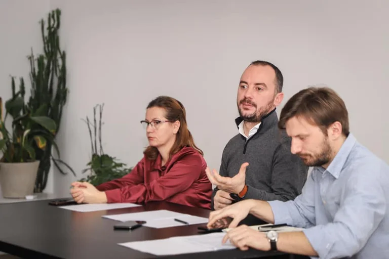 Molliqaj mbledh partinë: Të shkarkohet qeveria Kurti, të shkohet në zgjedhje të parakohshme