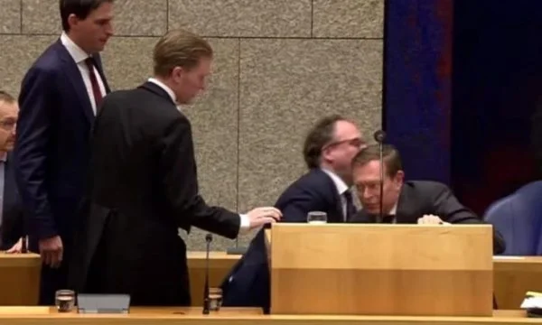 The Dutch minister's Alivanose while he's talking about the Coronavirus