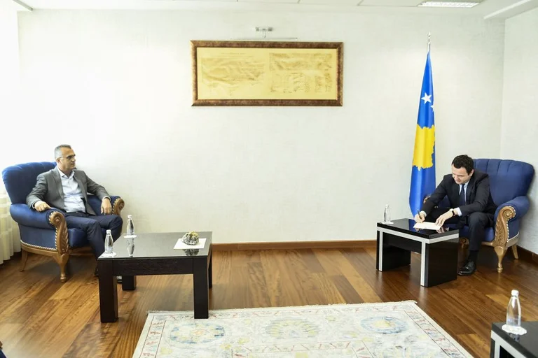 Kurti emëron Enver Dugollin zëvendësministër në Ministrinë e Mbrojtjes
